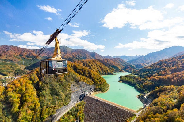 【山形県内発】 錦秋の苗場ドラゴンドラ絶景空中散歩・ 秘境の奥只見湖遊覧船と 苗場温泉(2日間)2
